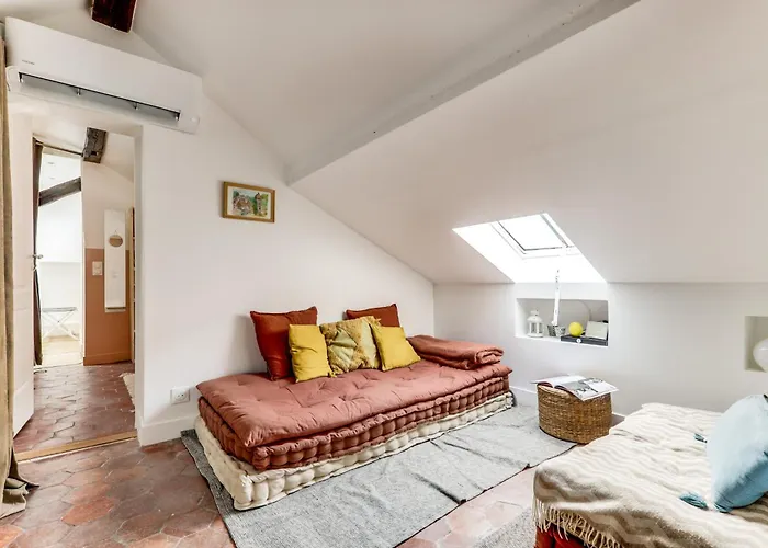 De Charme Sous Les Toits Apartment *