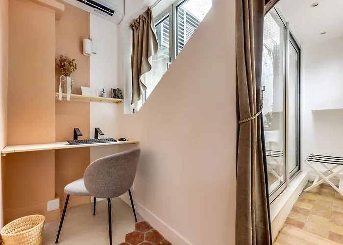 De Charme Sous Les Toits *