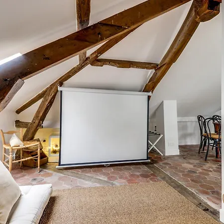 De Charme Sous Les Toits Apartment *